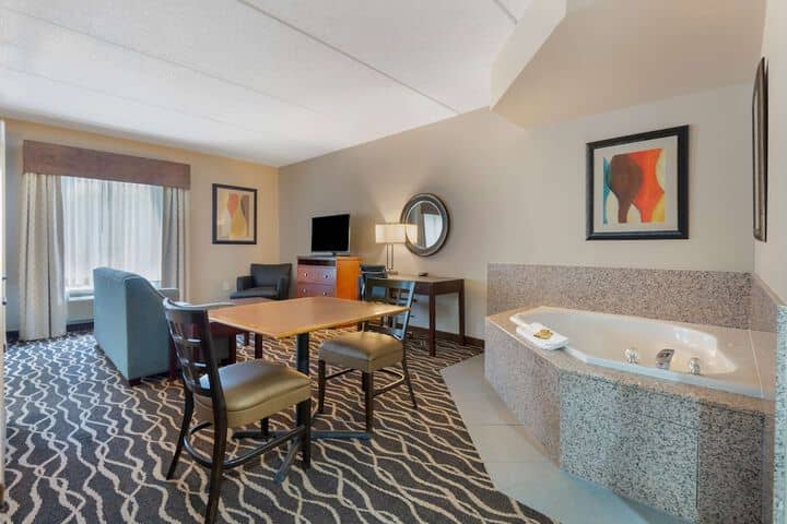 Room 16 of 33