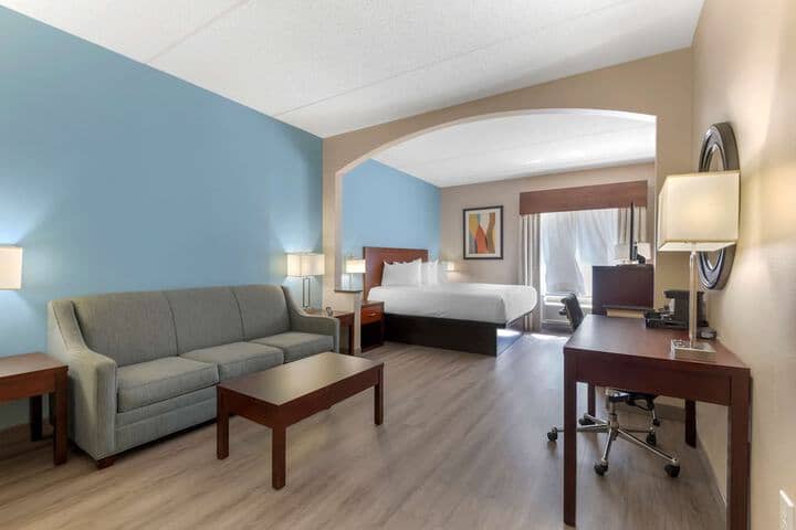 Room 10 of 33