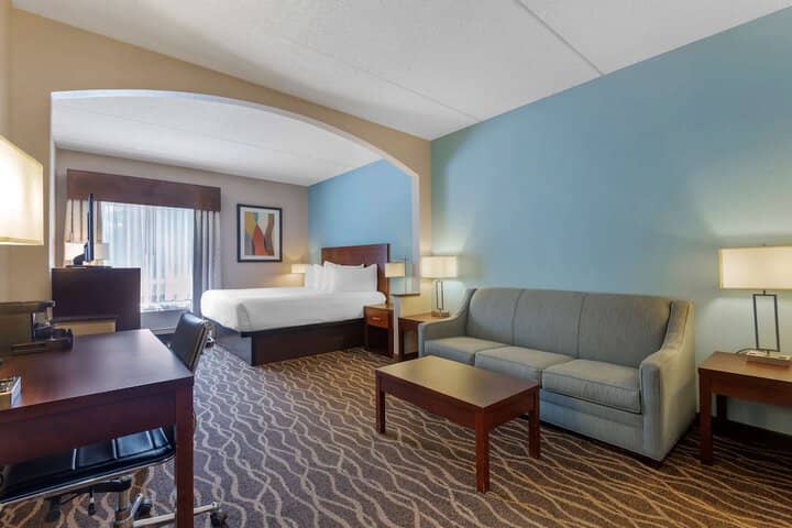 Room 6 of 33